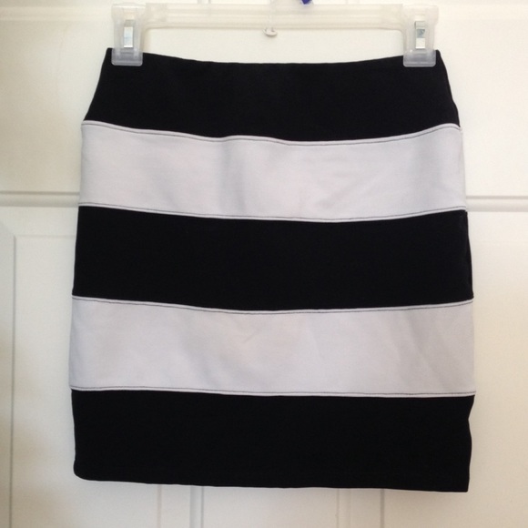 Black and White Stripe Skirt - Picture 1 of 2